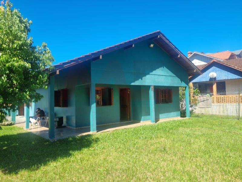 CASA 3 DORMITÓRIOS